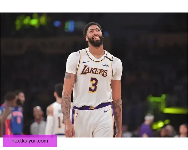 戴维斯在关键比赛中的表现值得关注，状态稳健助球队争胜。